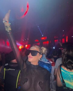 alix_earle posts 2022-03-29 05.56 CbquaFXAkZD_4_8 277476221_3122512631392328_4544240249840803778_n.jpg