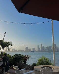 alix_earle posts 2022-04-23 00.16 CcqfVpFp7uO_5_10 278956208_546369560227234_320608694734549833_n.jpg