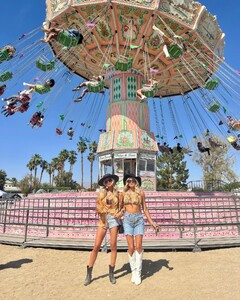 alix_earle posts 2022-05-04 05.13 CdHWDg2JUlH_2_7 279642792_1774932276208062_1505591420103758816_n.jpg