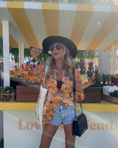 alix_earle posts 2022-05-04 05.13 CdHWDg2JUlH_4_7 279672012_876890230377127_3972902184324595623_n.jpg