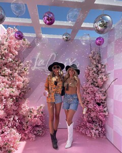 alix_earle posts 2022-05-04 05.13 CdHWDg2JUlH_5_7 279732636_162991006135339_4959496863250513064_n.jpg