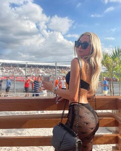 alix_earle posts 2022-05-10 05.33 CdW1JJ0JChQ_1_7 280128707_1175407473292929_2282432315658205207_n.jpg