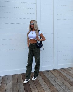 alix_earle posts 2022-06-09 01.35 CejpwSbP8Dh_1_5 286569542_199467669247687_1707708596736976971_n.jpg