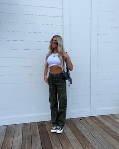 alix_earle posts 2022-06-09 01.35 CejpwSbP8Dh_4_5 286790942_1205115863578578_8194937080245335021_n.jpg