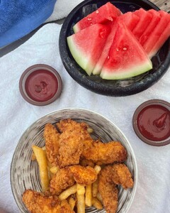 alix_earle posts 2022-07-07 02.21 Cfr1N55v6hP_3_8 292004603_1325888624606614_938021694782848545_n.jpg