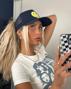 alix_earle posts 2022-08-16 06.17 ChTQGhts5J9_3_5 299669667_3346480969012358_7636491996601140336_n.jpg