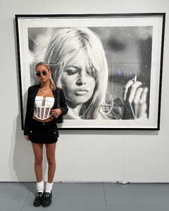 alix_earle posts 2022-12-05 03.39 ClwyMFYJgML_9_10 318095251_837058167604605_996833377703391749_n.jpg