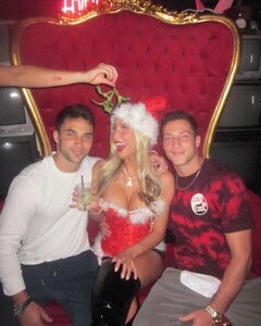 alix_earle posts 2022-12-12 02.57 CmCu8ACJi4s_8_10 319110171_1237338730179417_1021369219483133646_n.jpg