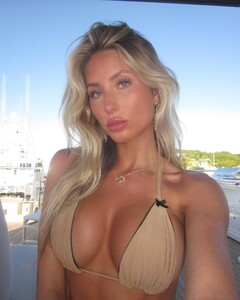 alix_earle posts 2023-01-04 00.42 Cm9tyJxJlB6_1_2 323309321_141073678770533_5950482183239978473_n.jpg