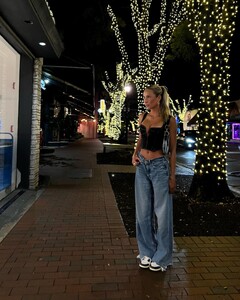 alix_earle posts 2023-01-07 01.49 CnFj4iSJbwC_1_8 323701643_541683707993859_6089466710991690482_n.jpg