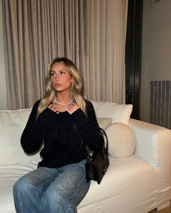 alix_earle posts 2023-01-10 03.59 CnNhKHQP5A1_4_6 324127430_117584931216802_1414734645706682297_n.jpg