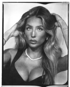 alix_earle posts 2023-01-11 02.07 CnP5JKaSwVk_1_9 324715240_908361153671642_8793129733567859614_n.jpg