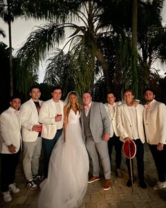 alix_earle posts 2023-01-29 22.14 CoAZgxTplMR_6_10 327635321_503766638558561_1935833296415735589_n.jpg