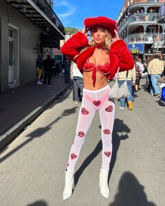 alix_earle posts 2023-02-21 00.21 Co5RjLfp4Si_4_9 332268024_574274601411339_3300878854928085676_n.jpg