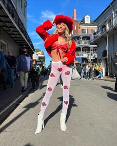 alix_earle posts 2023-02-21 00.21 Co5RjLfp4Si_7_9 332292685_1060031232053665_8618694971699575798_n.jpg