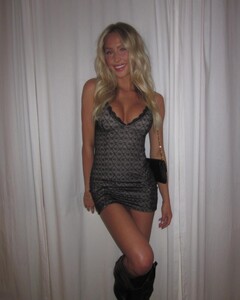 alix_earle posts 2023-03-24 00.35 CqJH3BmJmi5_3_6 337158553_770237194458635_4638677103281047717_n.jpg