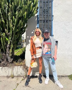 alix_earle posts 2023-04-05 01.31 CqoHxNqp56l_5_5 339462896_226328743271826_3441156640723859119_n.jpg