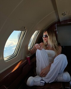 alix_earle posts 2023-04-26 04.48 CrejA4cv7L0_1_6 343097837_217419337578984_2490430993675514091_n.jpg