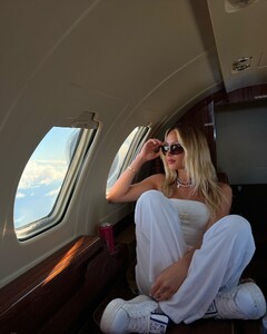 alix_earle posts 2023-04-26 04.48 CrejA4cv7L0_5_6 343426029_539053138301458_8310865528157102823_n.jpg