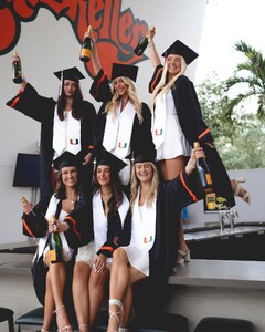 alix_earle posts 2023-05-12 00.04 CsHPK7MxKXw_7_10 345962301_628277672505329_3702523339838570730_n.jpg