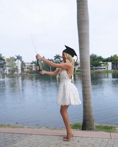 alix_earle posts 2023-05-12 23.31 CsJwQTjRBvh_9_10 346059672_619676770081301_6516792210232140_n.jpg