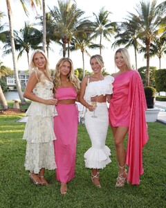 alix_earle posts 2023-05-19 02.40 CsZiolZRDeF_5_10 347411104_982350009602520_629757783624867468_n.jpg