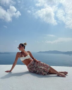 alix_earle posts 2023-05-31 23.01 Cs6n8n0ouJ9_1_6 350439013_685564063375846_359952639506064995_n.jpg