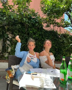 alix_earle posts 2023-06-05 00.44 CtFG6GNxGtm_4_9 351197785_267730605666598_3780877157821881716_n.jpg