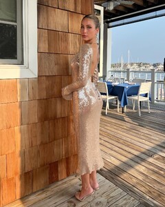 alix_earle posts 2023-06-22 05.19 CtxX3IavvvD_4_10 355391452_987024519379020_5310747350236402584_n.jpg