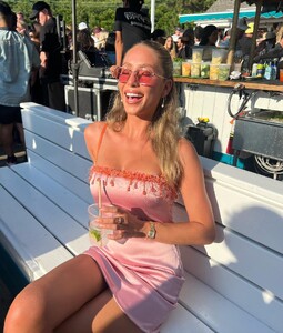 alix_earle posts 2023-08-03 04.00 CvdYNQGx1yQ_4_8 363812337_301434305630624_5529063332920949693_n.jpg