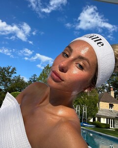 alix_earle posts 2023-08-04 05.31 CvgHXIHxvgM_4_8 364398355_1233108380720846_7507105463796548668_n.jpg