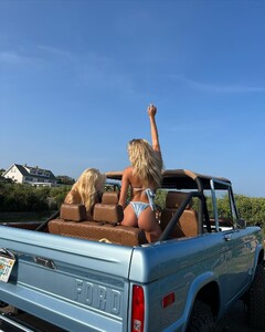 alix_earle posts 2023-08-11 04.00 Cvx-mjgxUdt_1_6 366469834_1334647157165625_8553563905648360646_n.jpg