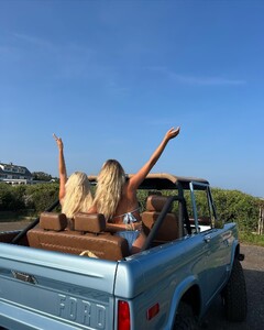 alix_earle posts 2023-08-11 04.00 Cvx-mjgxUdt_5_6 363949575_288734117075416_6382454790092814782_n.jpg