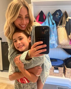 alix_earle posts 2023-08-30 01.54 CwirNuERg0e_6_10 371737185_271795725644390_60911146461774270_n.jpg