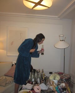 alix_earle posts 2023-10-02 03.47 Cx32cDsIsqk_5_6 385885268_581498794028619_7449603813489515257_n.jpg