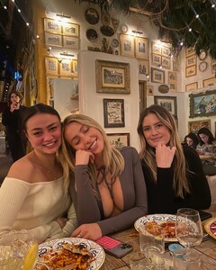 alix_earle posts 2023-11-06 00.53 CzRqWBxo3-6_2_9 399899528_888113939345106_9219169319324146413_n.jpg