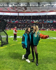 alix_earle posts 2023-11-07 04.37 CzUotyqxboi_5_9 399010918_1042965876751854_6411448091389456512_n.jpg