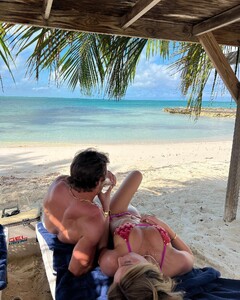 alix_earle posts 2023-11-17 01.21 CzuCUW0Ru_E_1_10 402781028_847582380502490_2578267427987051624_n.jpg