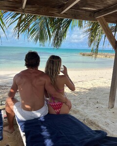 alix_earle posts 2023-11-17 01.21 CzuCUW0Ru_E_6_10 402354151_871568731122639_2188616174346297211_n.jpg