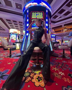 alix_earle posts 2023-11-20 03.49 Cz2BmY2xHRF_5_8 403756273_341436171809250_8271907641458696452_n.jpg