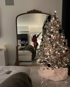 alix_earle posts 2023-12-04 06.07 C0aUgBWROS3_3_7 405565645_3624711767784733_5673738109329291394_n.jpg