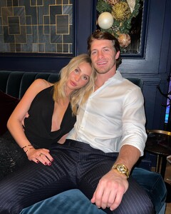 alix_earle posts 2023-12-15 02.14 C02Om1NRCL__2_6 410636758_674041861259091_6298308674459225537_n.jpg