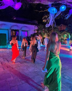 alix_earle posts 2023-12-15 02.14 C02Om1NRCL__6_6 410216400_759161376023420_2156078561211295324_n.jpg