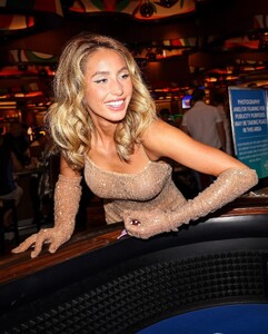 alix_earle posts 2023-12-19 01.26 C1AcUHrRLMP_10_10 412272812_185018777971442_2628980129474260527_n.jpg