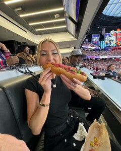 alix_earle posts 2024-02-13 01.24 C3Qog6RoCHo_6_9 426417203_7128303240620290_611687068922549039_n.jpg