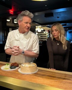 alix_earle posts 2024-02-22 05.13 C3oN5aoxCSy_2_9 429125792_426023573107461_8289886396219402065_n.jpg