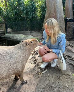 alix_earle posts 2024-02-22 05.13 C3oN5aoxCSy_4_9 429266841_1047550856321764_2482644517636144910_n.jpg