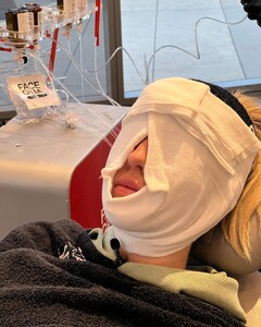 alix_earle posts 2024-02-22 05.13 C3oN5aoxCSy_7_9 429146560_3647845312163642_8662429166750970130_n.jpg