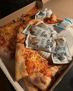 alix_earle posts 2024-02-27 02.18 C30x7SuR_rv_4_10 430074017_1439187126955278_8029300881319542368_n.jpg