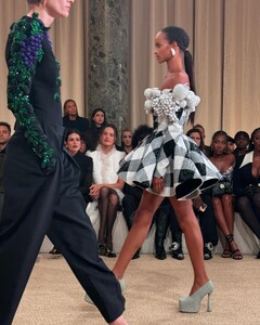 alix_earle posts 2024-03-03 00.05 C4Bar3LRNJ8_7_9 431443643_1460903684774987_6933008851811490730_n.jpg